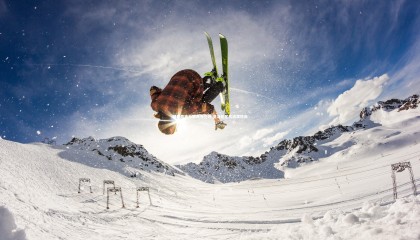 熊猫体育app下载_姆巴佩独力擎天夺三分 皇马巨星伤退震德尚